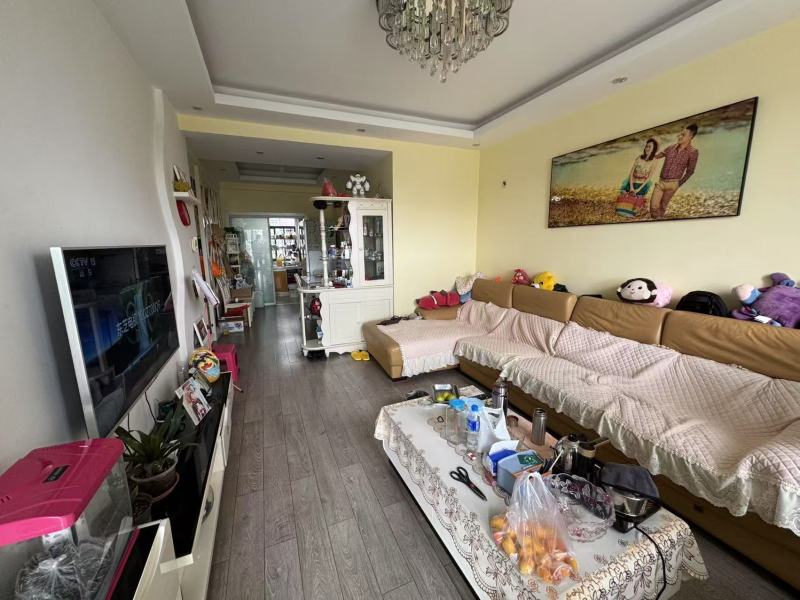 3室2廳2陽臺 城市山客廳