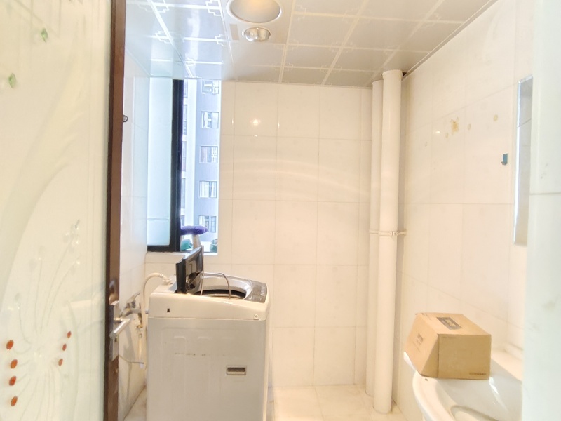 3室2廳2陽臺 假日城市衛(wèi)生間