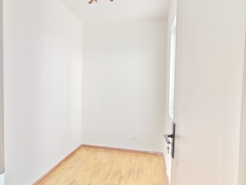 3室2廳2陽臺 假日城市臥室