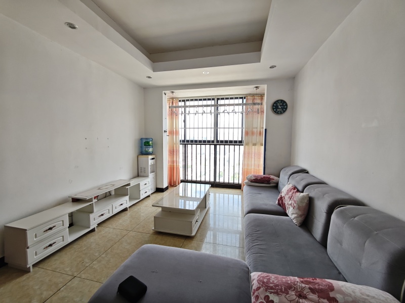 3室2廳2陽臺(tái) 鑫金花園客廳