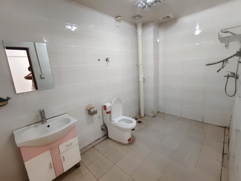 4室2廳2陽(yáng)臺(tái) 銀河北庭衛(wèi)生間