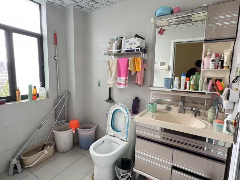 3室2廳2陽臺 城市山衛(wèi)生間