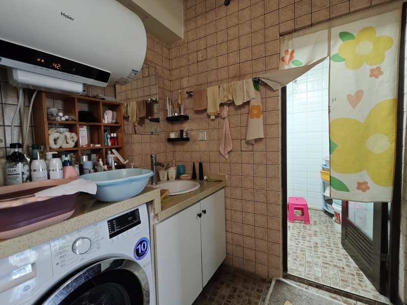 3室2廳1陽臺 檢驗檢疫局衛(wèi)生間