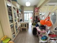 3室2廳2陽臺 城市山臥室