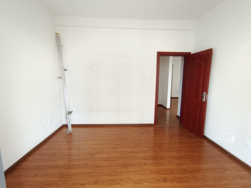 4室2廳2陽(yáng)臺(tái) 銀河北庭臥室