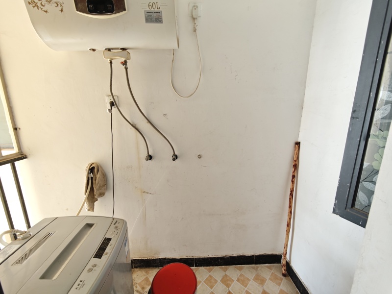 3室2廳2陽臺(tái) 鑫金花園陽臺(tái)