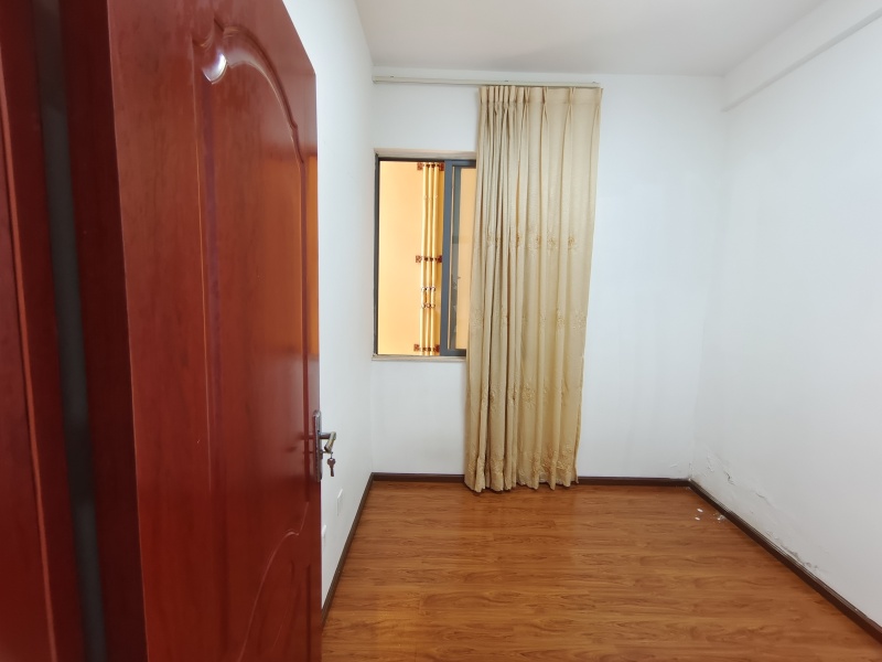 4室2廳2陽(yáng)臺(tái) 銀河北庭臥室