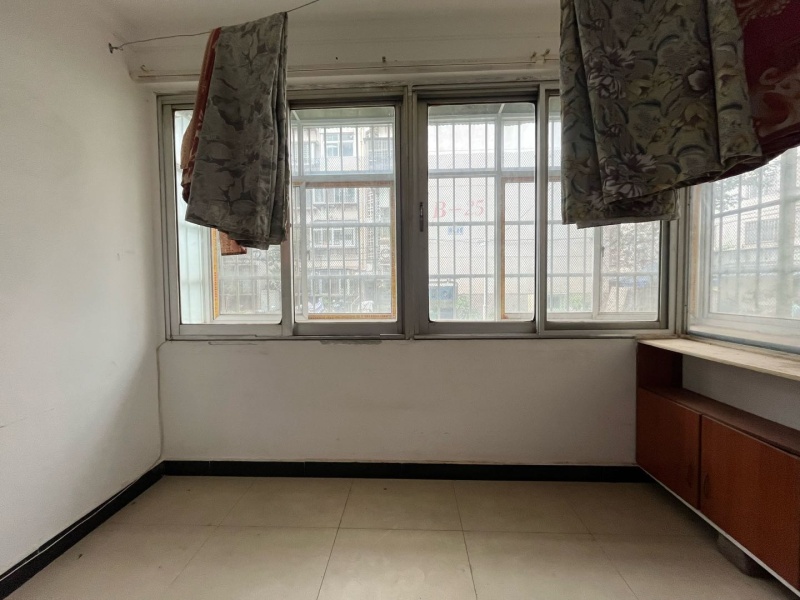 2室2廳1陽臺 船房小區(qū)陽臺