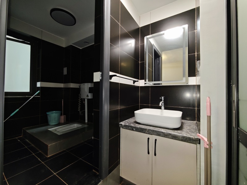 4室3廳1陽臺(tái) 中海云麓九里一期別墅衛(wèi)生間