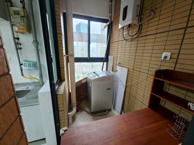 3室2廳1陽(yáng)臺(tái) 濱江俊園回遷組團(tuán)