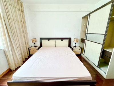 4室2廳2陽(yáng)臺(tái) 萬(wàn)源小區(qū)