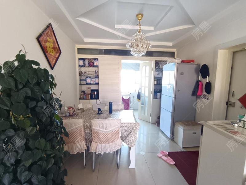 3室2廳 秋苑小區(qū)二期餐廳