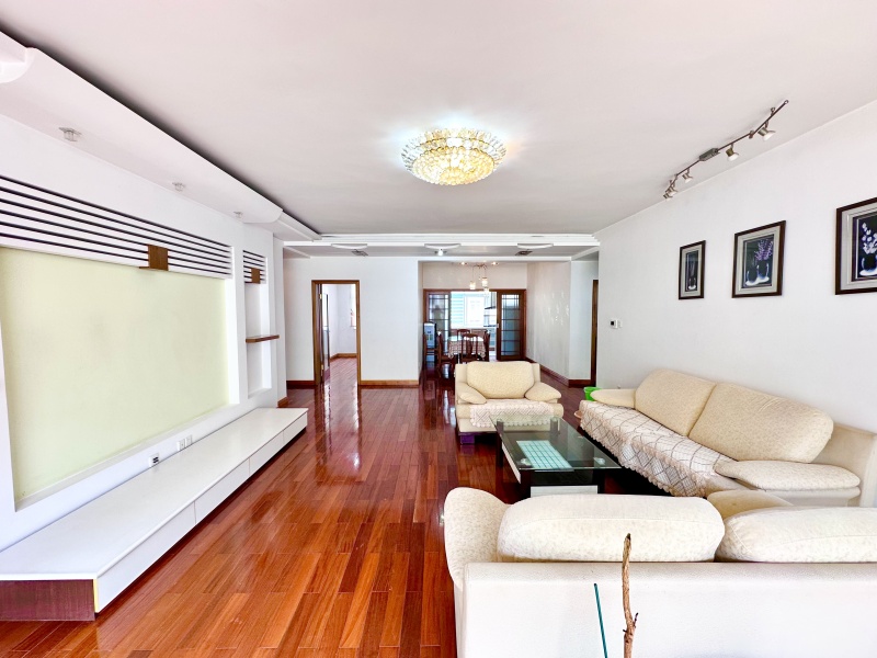 4室2廳2陽臺(tái) 萬源小區(qū)客廳