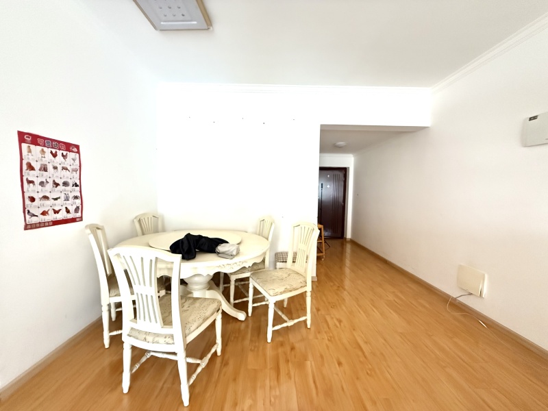 3室1廳1陽臺 西南海天璽苑餐廳