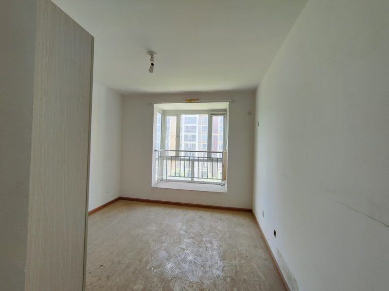 4室2廳2陽臺 世紀城華春苑臥室