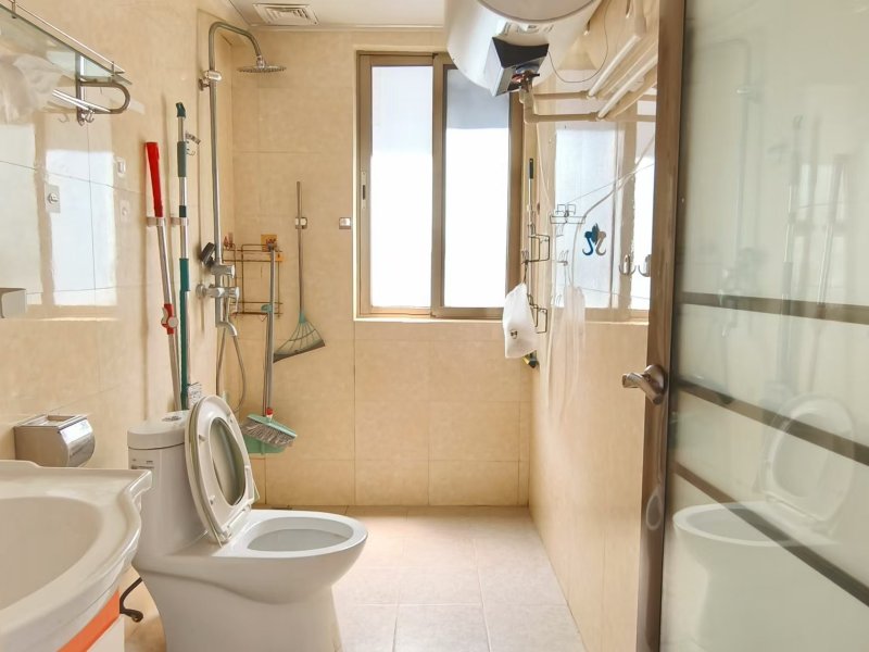 3室1廳1陽臺 銘門高第衛(wèi)生間