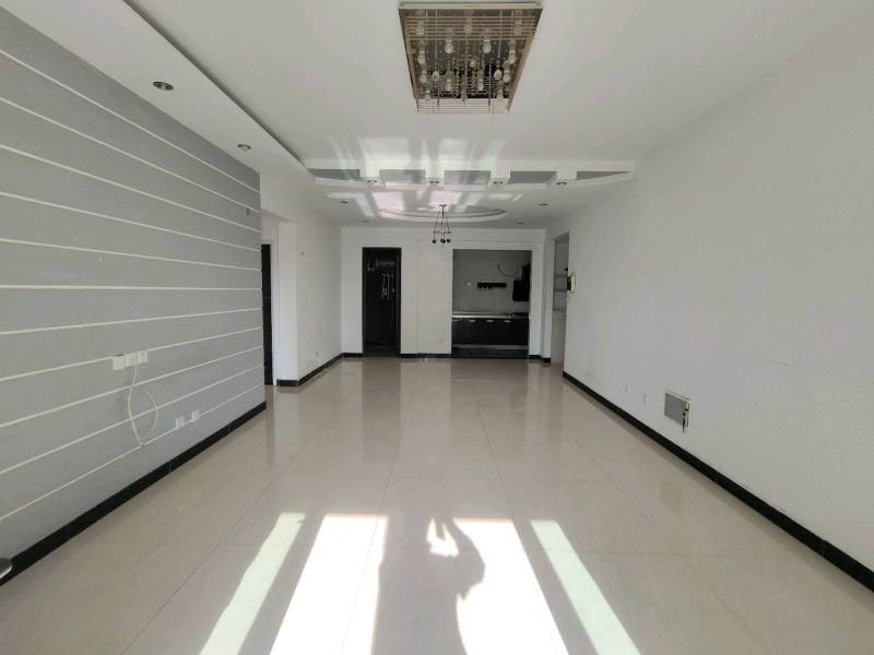 4室2廳2陽臺 金域緹香客廳