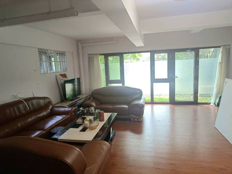 5室3廳4陽臺 湖畔之夢別墅客廳