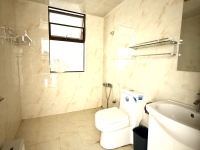 3室1廳1陽臺 西南海天璽苑衛(wèi)生間