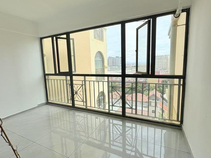 3室2廳2陽臺 新亞洲星體花園北區(qū)陽臺