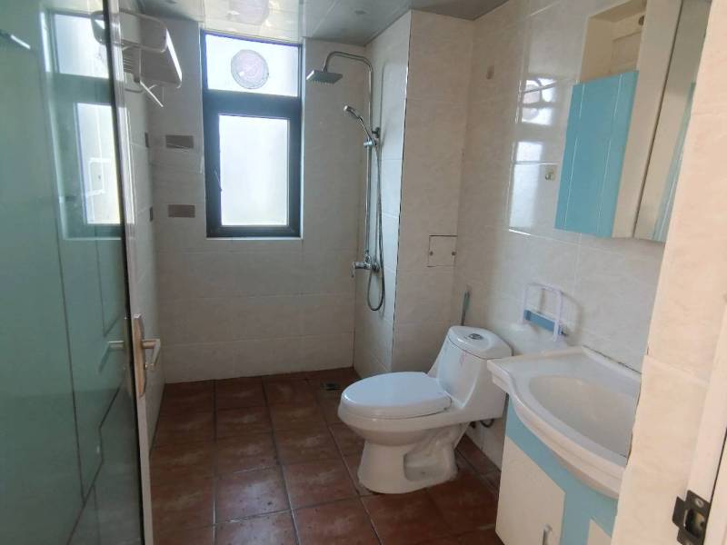 4室2廳2陽臺 金域緹香衛(wèi)生間