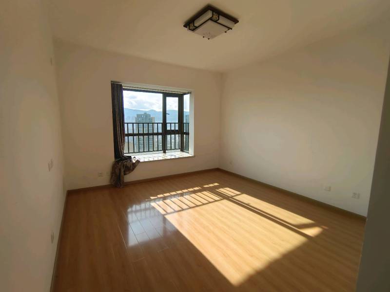 4室2廳2陽臺 金域緹香臥室