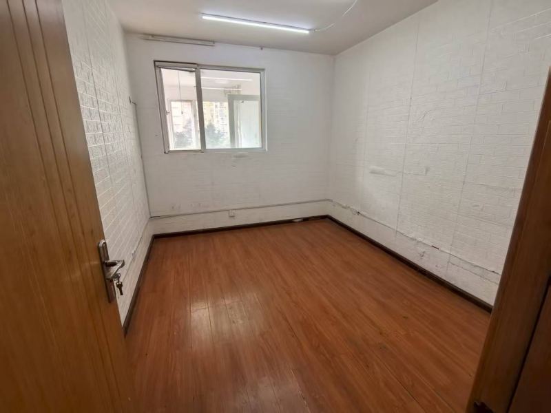 5室2廳2陽臺 世紀(jì)城華春苑臥室