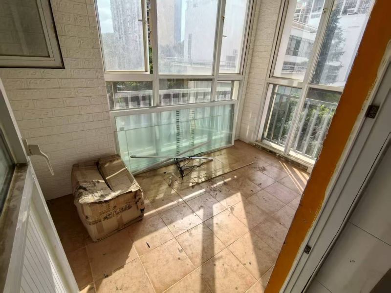 5室2廳2陽臺 世紀(jì)城華春苑陽臺