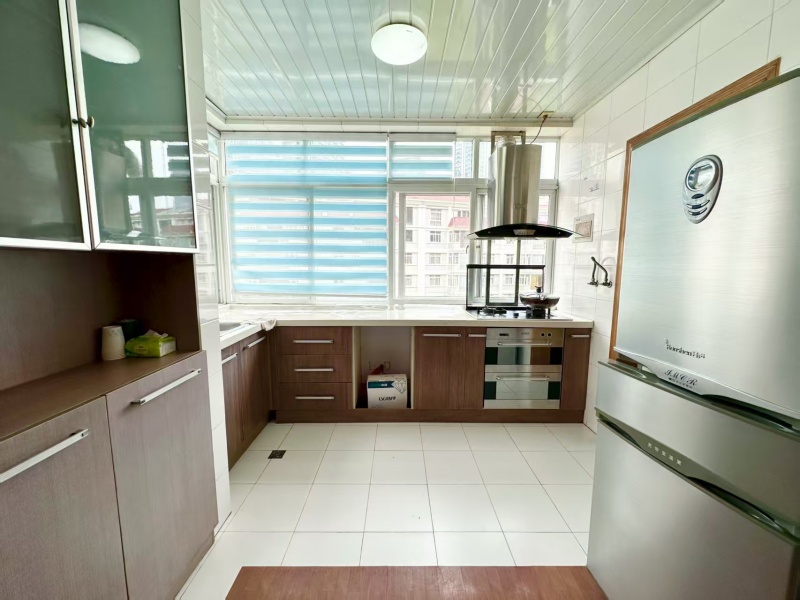 4室2廳2陽臺(tái) 萬源小區(qū)廚房