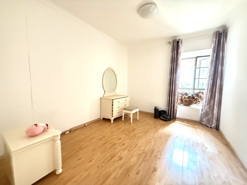 3室1廳1陽臺 西南海天璽苑臥室