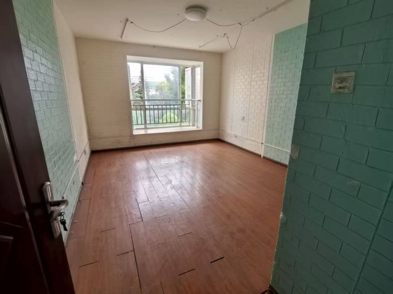 5室2廳2陽臺 世紀(jì)城華春苑臥室