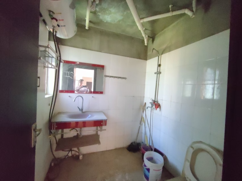 4室2廳2陽臺 世紀城華春苑衛(wèi)生間