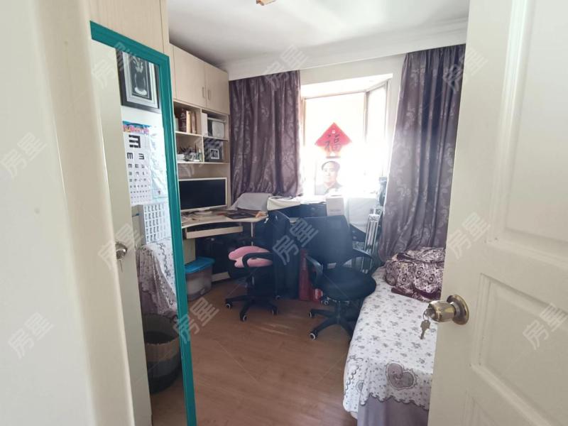 3室2廳 秋苑小區(qū)二期臥室