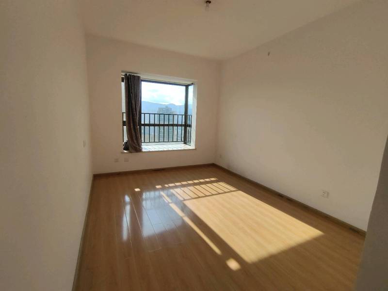 4室2廳2陽臺 金域緹香臥室