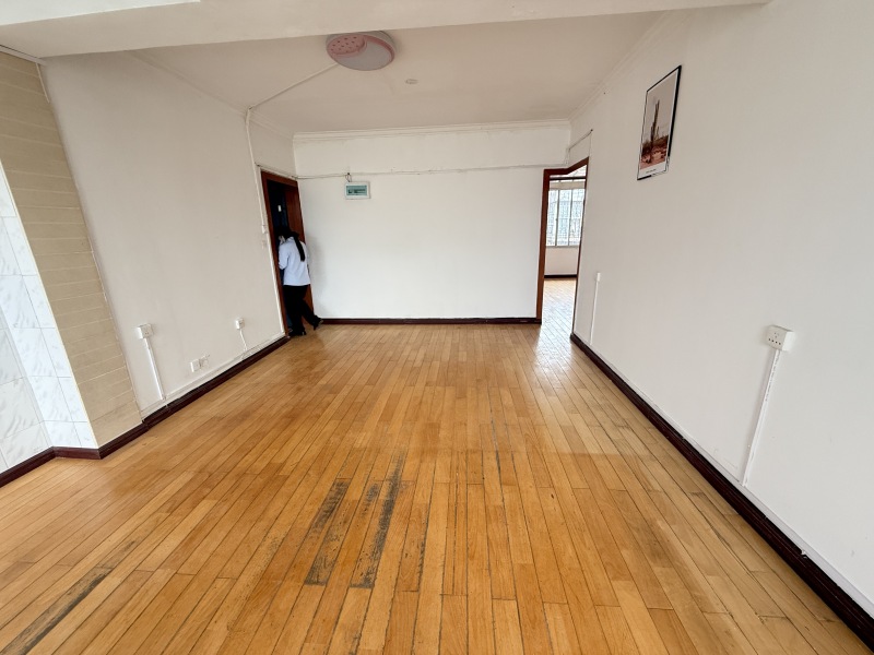 2室2廳1陽臺 嚴(yán)家地小區(qū)搬遷大院客廳