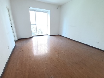 5室2廳2陽臺(tái) 名仕銀航臥室