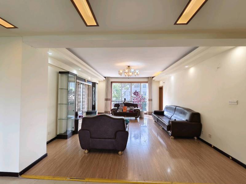 4室2廳2陽(yáng)臺(tái) 福信花園客廳