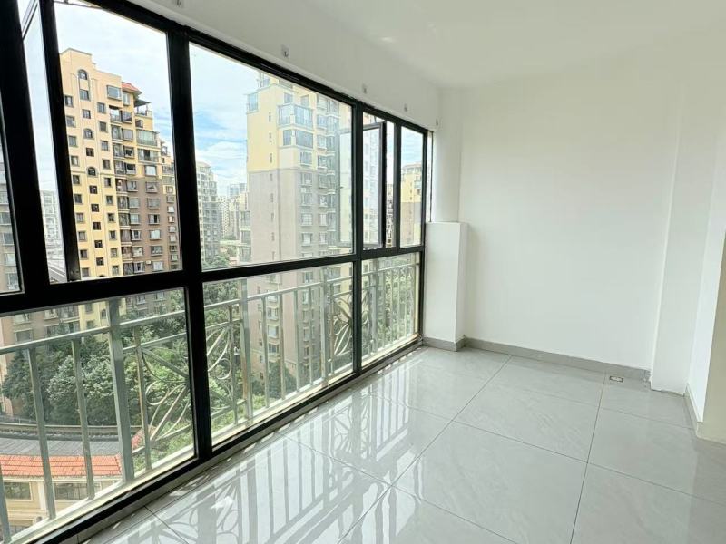 3室2廳2陽臺 新亞洲星體花園北區(qū)陽臺