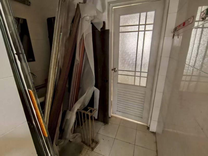 5室2廳2陽臺 世紀(jì)城華春苑衛(wèi)生間