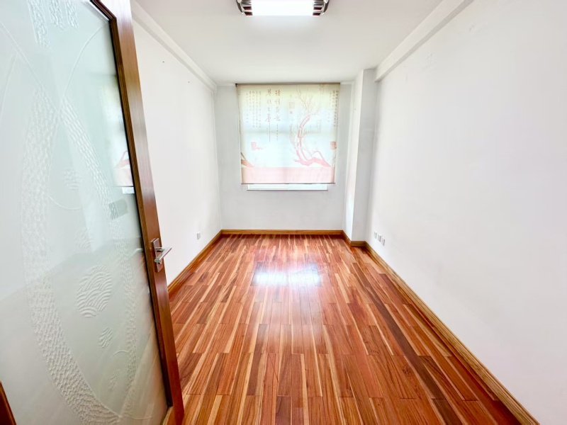 4室2廳2陽臺(tái) 萬源小區(qū)臥室