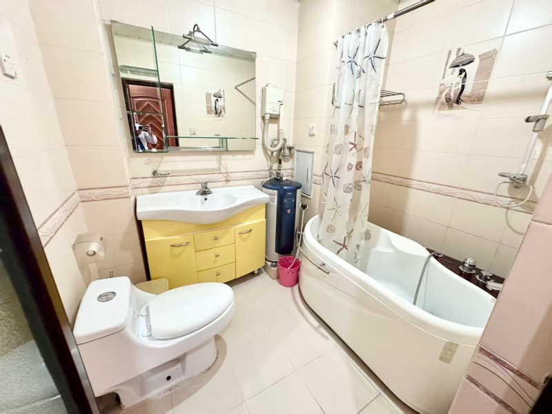 4室2廳2陽臺(tái) 萬源小區(qū)衛(wèi)生間