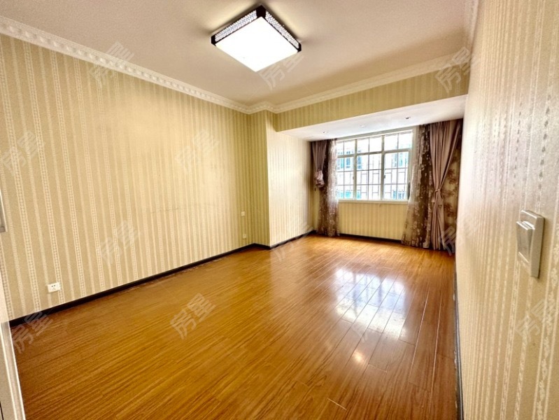 4室2廳2陽臺 裕康花園臥室