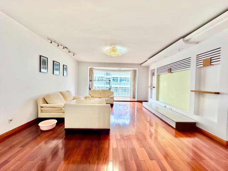 4室2廳2陽臺(tái) 萬源小區(qū)客廳