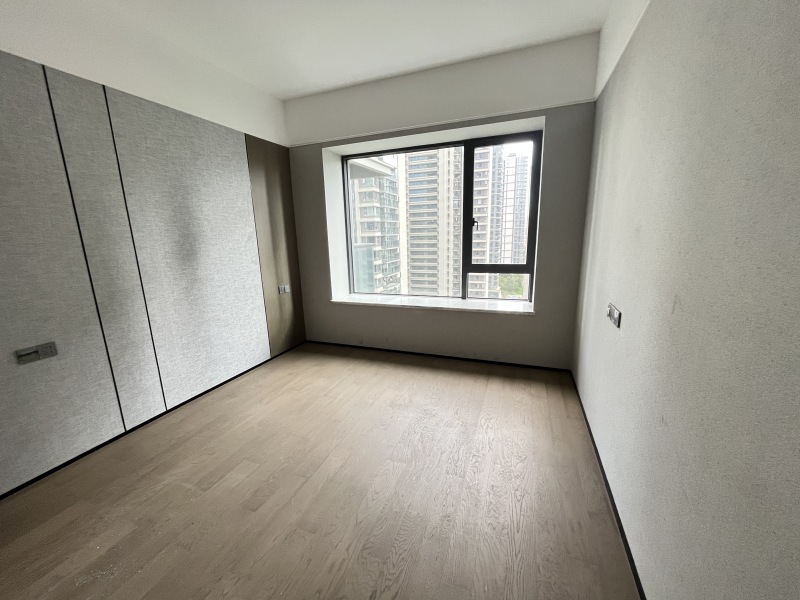 5室2廳2陽臺 龍湖錦粼天序臥室