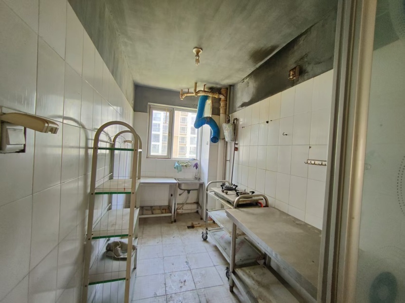 4室2廳2陽臺 世紀城華春苑廚房