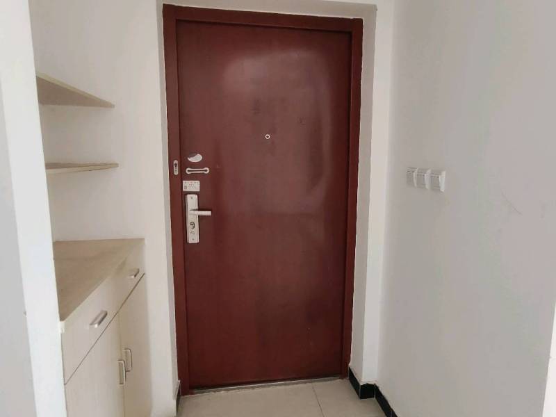 4室2廳2陽臺 金域緹香門廳