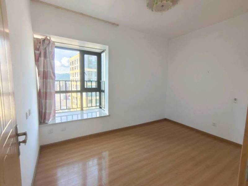 4室2廳2陽臺 金域緹香臥室