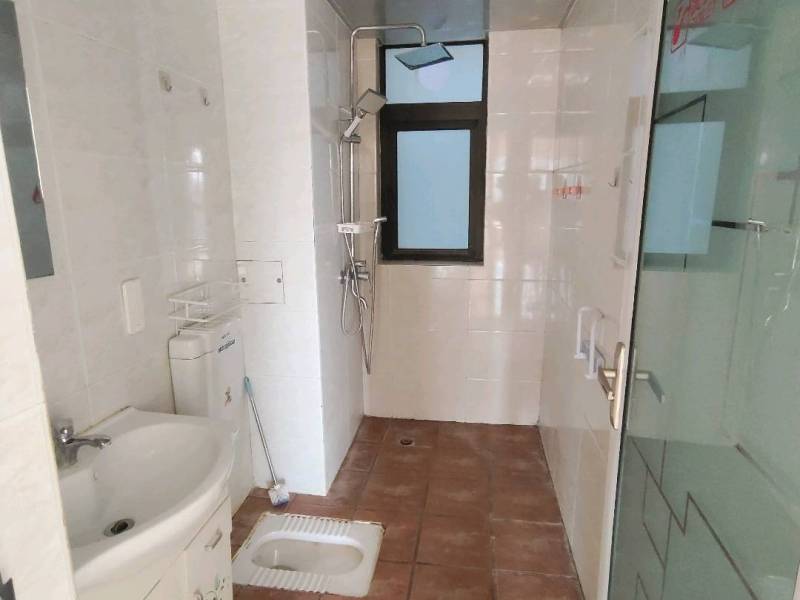 4室2廳2陽臺 金域緹香衛(wèi)生間