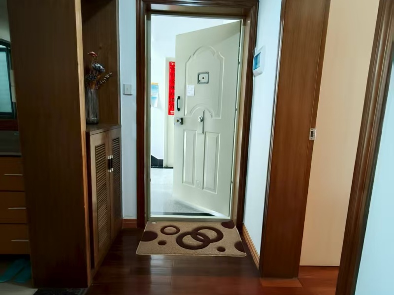 4室2廳2陽臺(tái) 萬源小區(qū)門廳