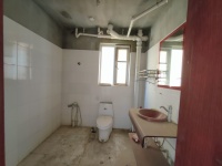 4室2廳2陽臺 世紀城華春苑衛(wèi)生間